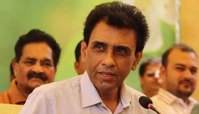 MQM-P Convener Khalid Maqbool Siddiqui addressing a press conference in this undated file photo.