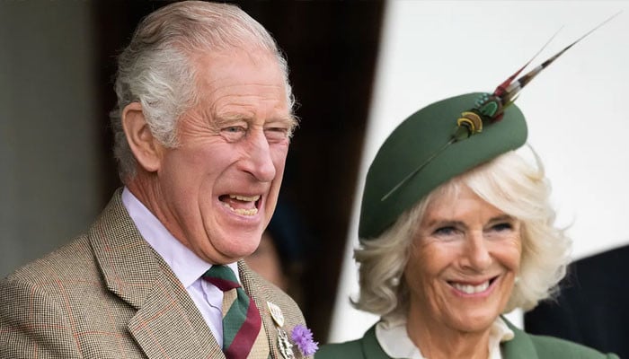 La reina consorte Camilla no solo está ‘etiquetando’ con el rey Carlos III