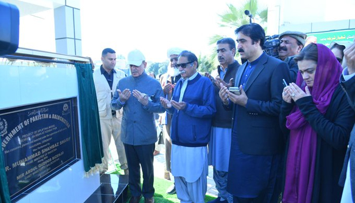 PM Shehbaz photographed with senior PML-N members at the unveiling of the plaque of the newly inaugurated school. — Twitter/@GovtofPakistan