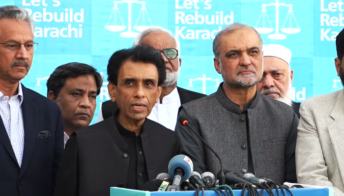 MQM-P Convener Khalid Maqbool Siddiqui (left) and Amir Jamaat-e-Islami Karachi Hafiz Naeem addressing a joint press conference in Karachi on January 4 2023. — Facebook/JI