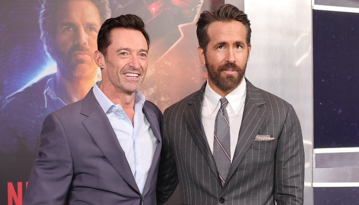 Hugh Jackman demande à l’Académie de ne pas nommer Ryan Reynolds pour « Spirited ».