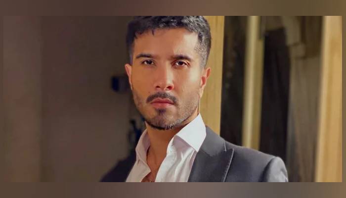 Feroze Khan not happy after his children photo goes viral