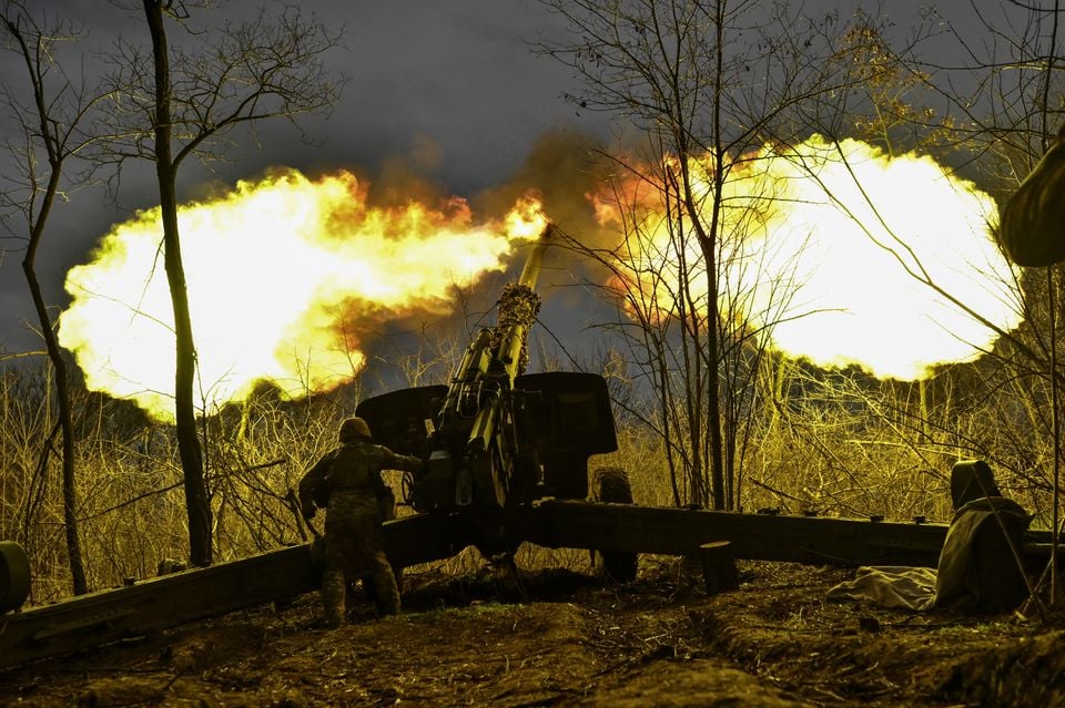 A Ukrainian serviceman fires with a 2A65 Msta-B howitzer towards Russian troops, amid Russias attack on Ukraine, in a frontline in Zaporizhzhia region, Ukraine January 5, 2023.— Reuters