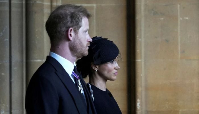 Mantan pacar Brad Pitt, tetangga lain tetap membisu saat Harry dan Meghan menimbulkan kontroversi baru