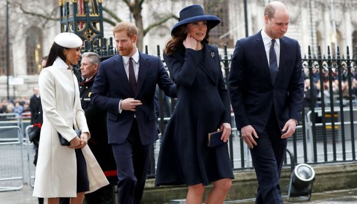 Harry dan Meghan vs. the Royals: Kecintaan Jennifer Aniston pada gosip mengungkapkan sisinya