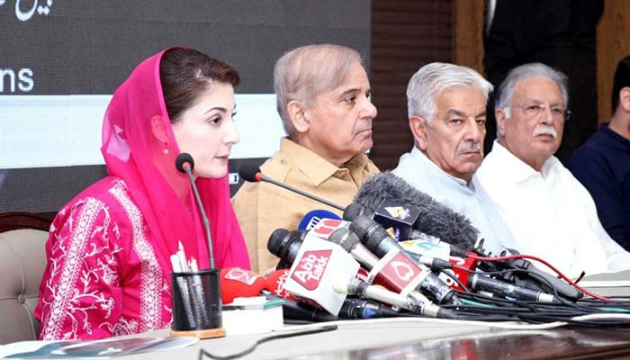 PML-N leader Maryam Nawaz, PM Shehbaz Sharif, Khawaja Asif, and others hold presser. — APP
