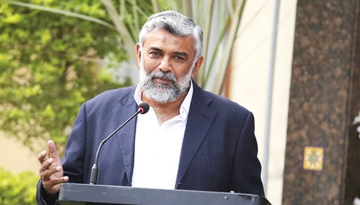 Pasban Democratic Party (PDP) Chairman Altaf Shakoor speaking at an event at NED University Karachi. — Facebook/Altaf Shakoor Official