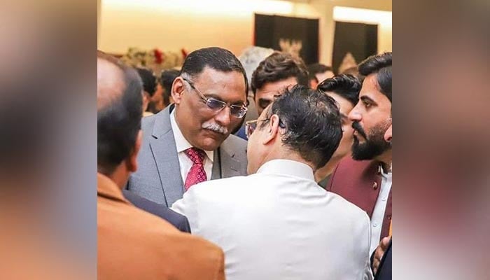 Chairman Joint Chiefs of Staff Committee of Pakistan  Sahir Shamshad Mirza attends former chief of the Inter-Services Intelligence (ISI) Lt Gen (retd) Faiz Hamid's daughter's wedding. — Twitter 