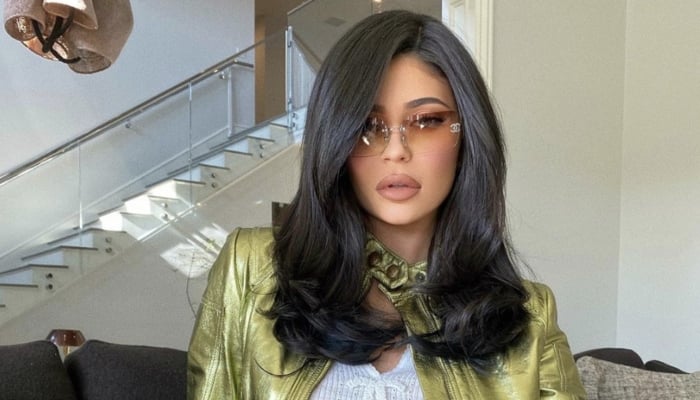 Kylie Jenner flaunts her natural beauty as she ditches her glam makeup routine