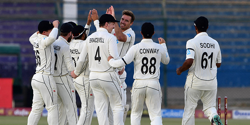 New Zealands captain Tim Southee (3R) celebrates with teammates after taking the wicket of Pakistans Abdullah Shafique (not pictured) during the fourth day of the second cricket Test match between Pakistan and New Zealand at the National Stadium in Karachi on January 5, 2023. — AFP