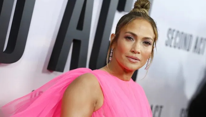 Jennifer Lopez shows off her toned physique in hot pink sportswear