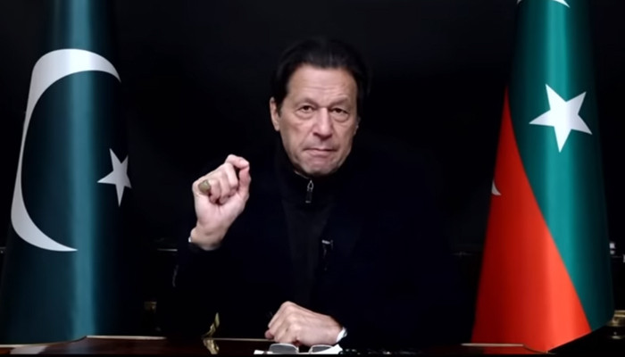 عمران خان نے ‘سیاسی انجینئرنگ’ کے باوجود انتخابات میں پی ٹی آئی کی جیت کی پیش گوئی کر دی