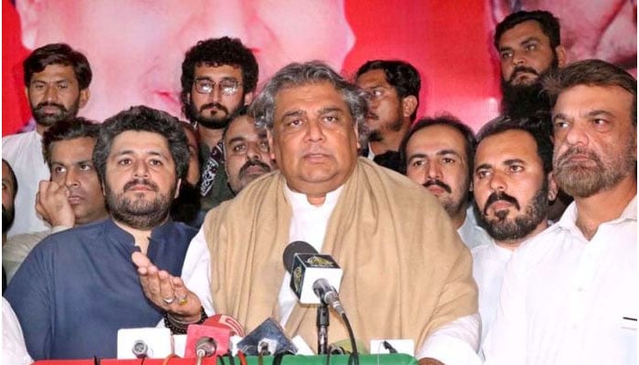 PTI Sindh President Syed Ali Haider Zaidi addressing a press conference at Insaf House. — APP/File