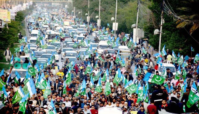 Jamaat-e-Islami (JI) sit-in at Shahrah-e-Faisal against the controversial Sindh Local Government (LG) Law. — APP/File