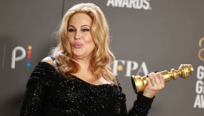 Jennifer Coolidge should host Oscars: Fans demand after her epic Golden Globes moment