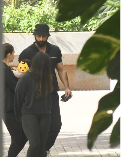 Ranbir Kapoor, Alia Bhatt spotted for the first time with daughter Raha