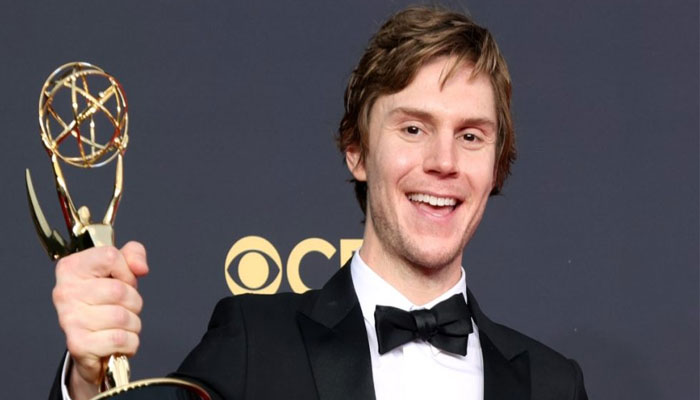 Netflix ‘Dahmer’ Evan Peters upsets victims mother with Golden Globe speech