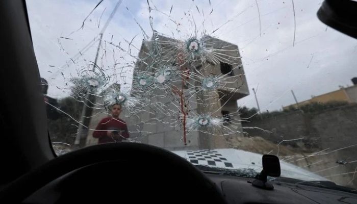 A boy stares at the bullet-riddled windshield of car in which 2 Palestinians were reportedly killed by Israeli troops in Jaba near the West Bank town of Jenin.— AFP/file