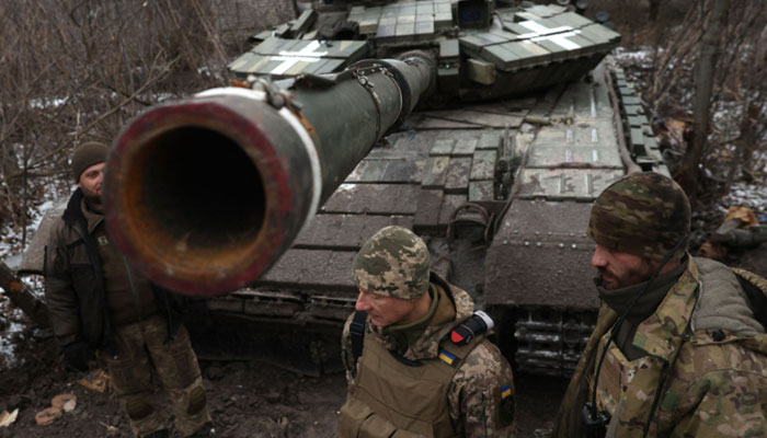 Ukrainian servicemen stand near a tank on the frontline near Kreminna, Lugansk region, on January 12, 2023, amid the Russian invasion of Ukraine. —AFP