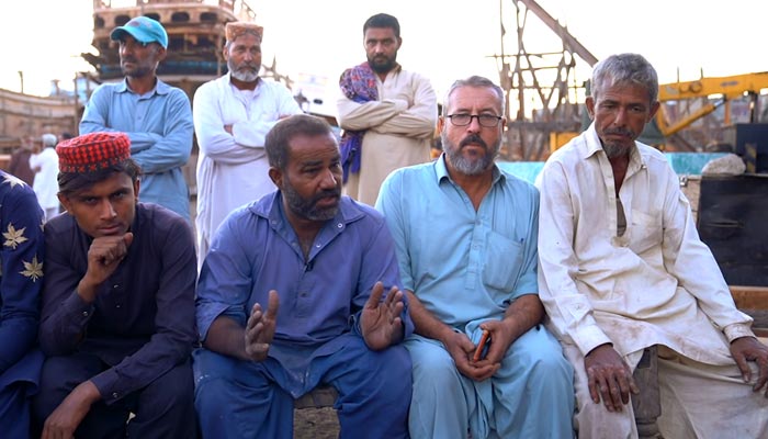 Manzoor Ahmed (second left) speaks during an interview with Geo Digital in Karachs Macchar Colony. Photo taken on January 4, 2023. — Facebook screengrab/Geo Digital