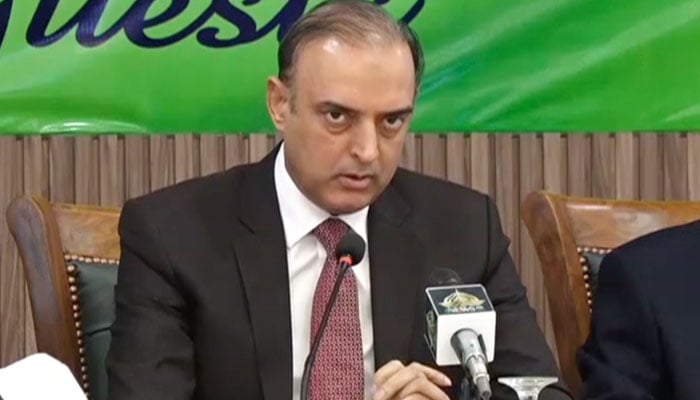 State Bank of Pakistan Governor Jameel Ahmad addressing the business community at the Federation of Pakistan Chambers of Commerce and Industry in Karachi on January 18, 2023. — YouTube Screengrab via Geo News