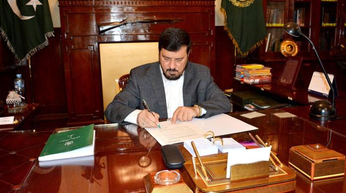 KP Governor Ghulam Ali dissolves assembly on CM Mahmood Khan's advice