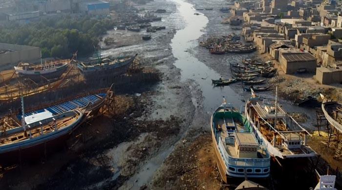 Karachi shipbuilders waiting for tide that lifts their boats higher