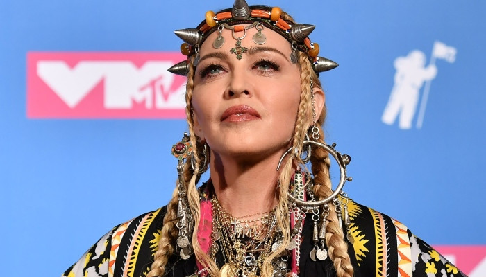 Madonna olśniewa internet, transmitując Maryję Dziewicę w numerze Vanity Fair Icons