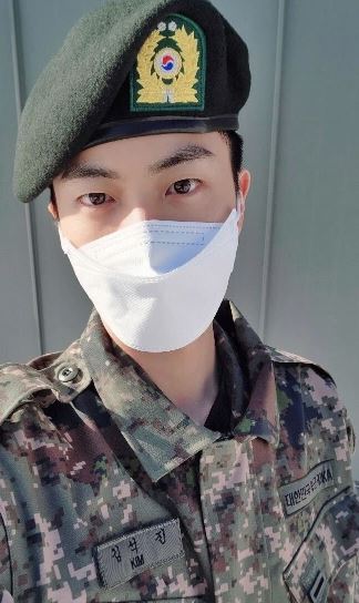 BTS Jin menulis pesan khusus untuk ARMY tentang wajib militernya