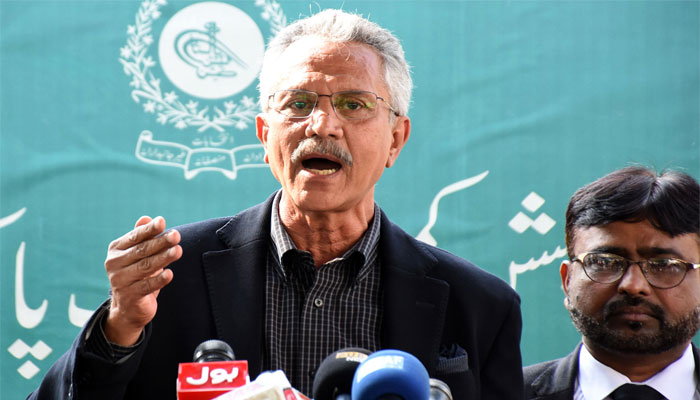 Leader of MQM-Pakistan Wasim Akhtar talking with the media persons outside the Election Commission of Pakistan in the Federal Capital. — Online/File