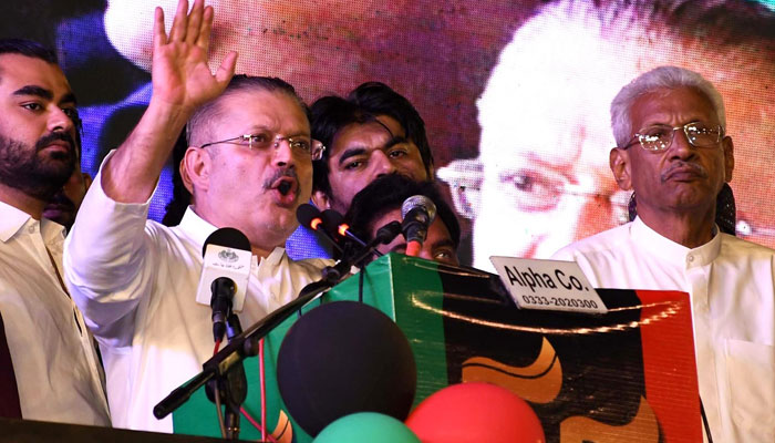 Sindh Minister for Information and Transport Sharjeel Memon addressing a public gathering on November 29, 2022 at Tando Jam. — INP