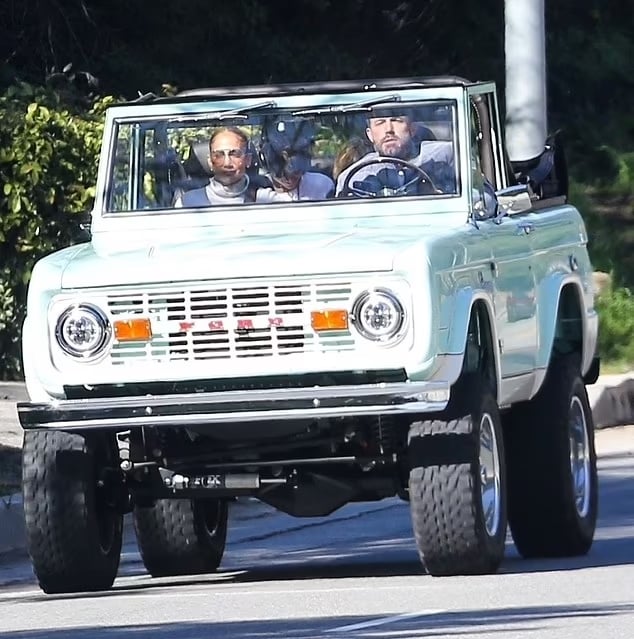 Jennifer Lopez, Ben Affleck enjoy ride in luxury blue Bronco in L.A