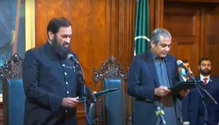 Syed Mohsin Raza Naqvi takes oath as interim chief minister. — Screengrab via YouTube/Dunya News Live