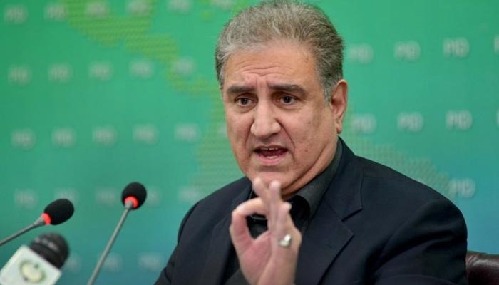 Pakistan Tehreek-e-Insaf (PTI) Vice Chairman Shah Mehmood Qureshi addressing a press conference. — APP/File