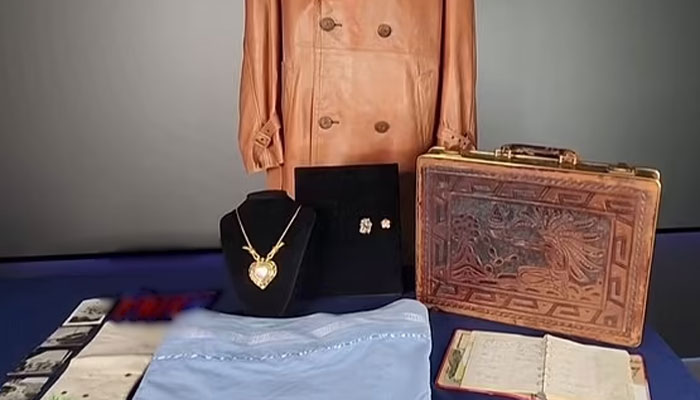 Elvis Presleys address book, other items up for auction