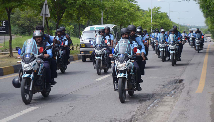 Rangers and Islamabad Police conducts a flag march in the federal capital on August 5, 2022. — APP