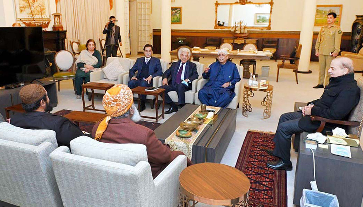 Prime Minister Muhammad Shehbaz Sharif in a meeting with former president Asif Ali Zardari and JUI-F chief Maulana Fazal-Ur-Rehman, and other leaders in Islamabad on January 26, 2023. — APP
