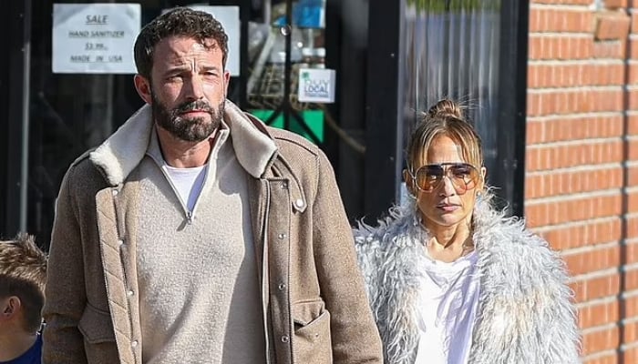 Jennifer Lopez, Ben Affleck enjoy weekend getaway with their blended family