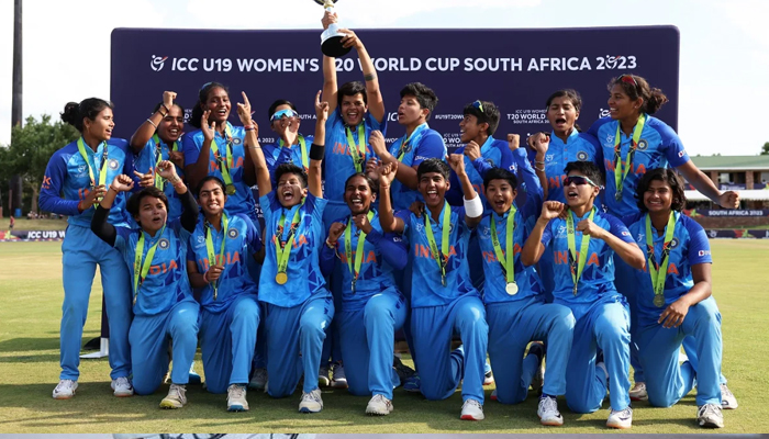Shafali Verma lifts the Under-19 Womens T20 World Cup, India vs England, U-19 Womens T20 World Cup, final, Potchefstroom, January 29, 2023. — ICC