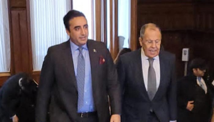 FM Bilawal Bhutto-Zardari (left) photographed with his Russian counterpart Sergey Lavrov in Moscow on January 30, 2023. — Twitter/@ForeignOfficePk