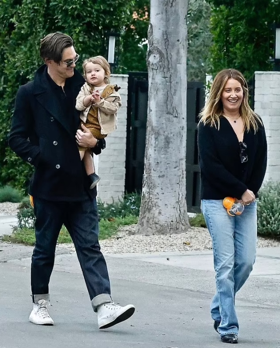 Hilary Duff and Ashley Tisdale enjoy a relaxing weekend with their husbands and children