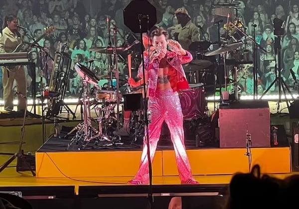 Harry Styles successfully concludes global ‘Love On Tour’ on his 29th birthday