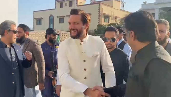 Shahid Afridi (centre) meets people as he arrives for the Nikah ceremony at a mosque in Karachi, on February 3, 2023. — Photo by author