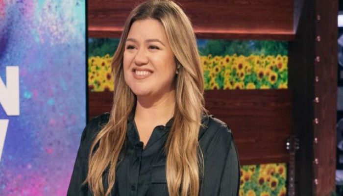 Kelly Clarkson tells Shania Twain about her biggest mishap onstage