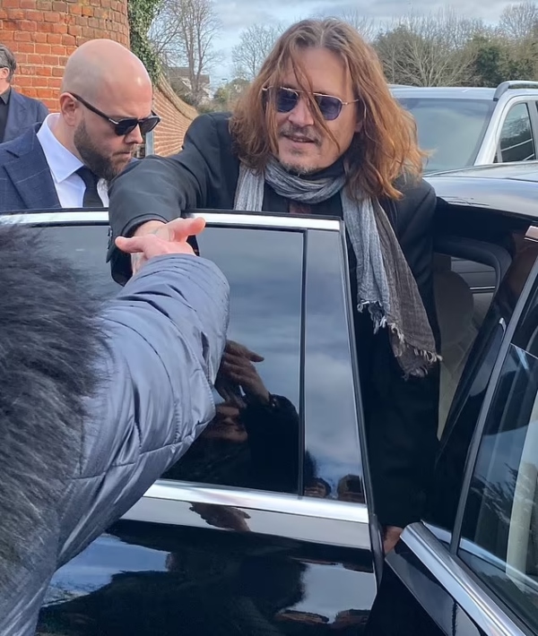 Johnny Depp, Sir Tom Jones lead mourners at guitarist Jeff Becks funeral
