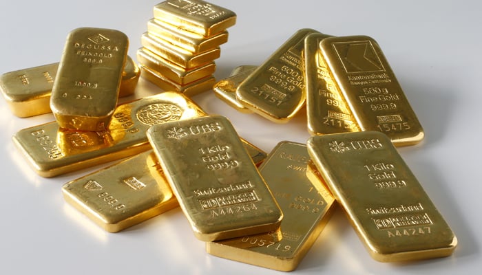 Gold price in Pakistan falls Rs4 000 per tola