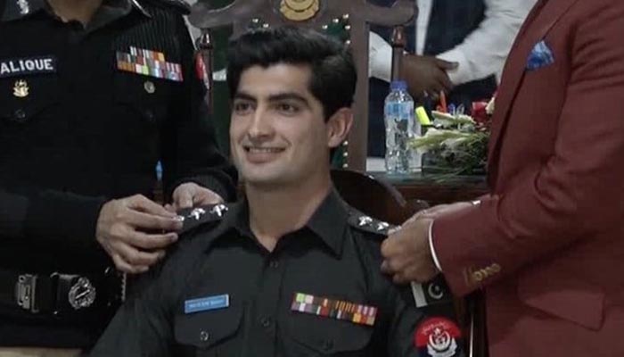 Naseem Shah photographed during the ceremony where he was appointedGoodwill Ambassador of Balochistan Police. — Twitter/imransiddique89