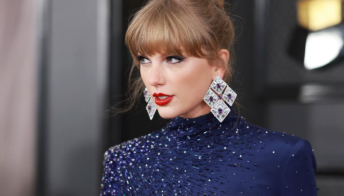 Taylor Swift turns peace broker between Grammy photographers and publicist