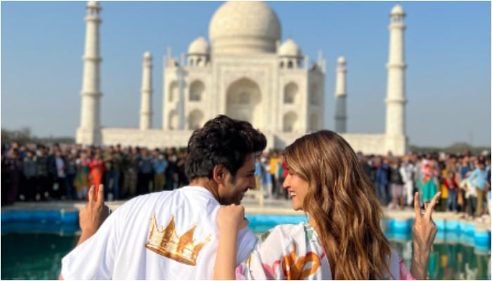 Kartik and Kriti goes to Agra for the promotion of film Shehzada