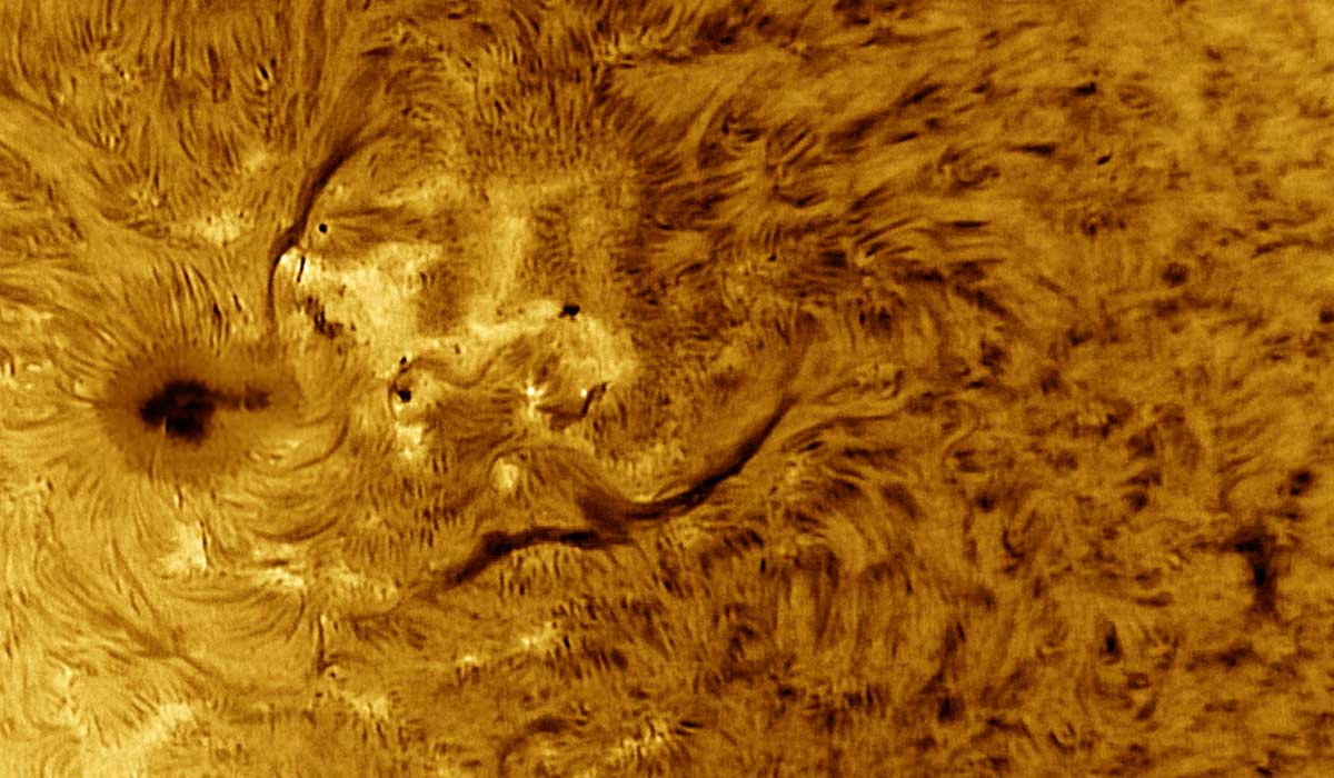 Using the Lunt 152t B1800 telescope goal is to get the narrowest and most precise band of light centred around the Hydrogen alpha emission line which is present in the huge stars chromosphere or its upper atmosphere. — Photo by author